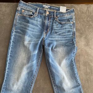 Blue modern slim denizen jeans from Levi’s